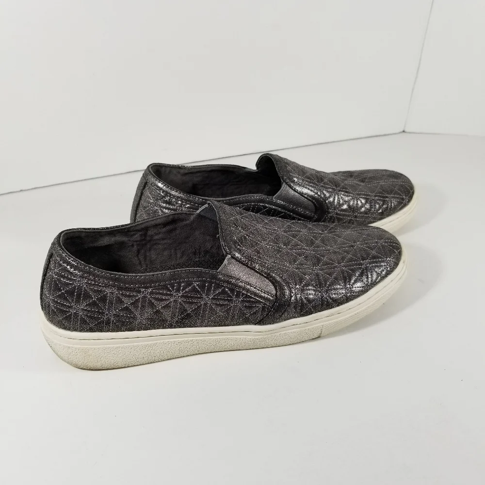 Skechers Goldie Metallic Shoes Women's 10 Slip On Memory Foam Silver Quilted